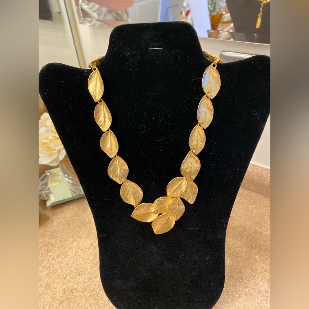Gold gilded vintage Virginia Parissi necklace.